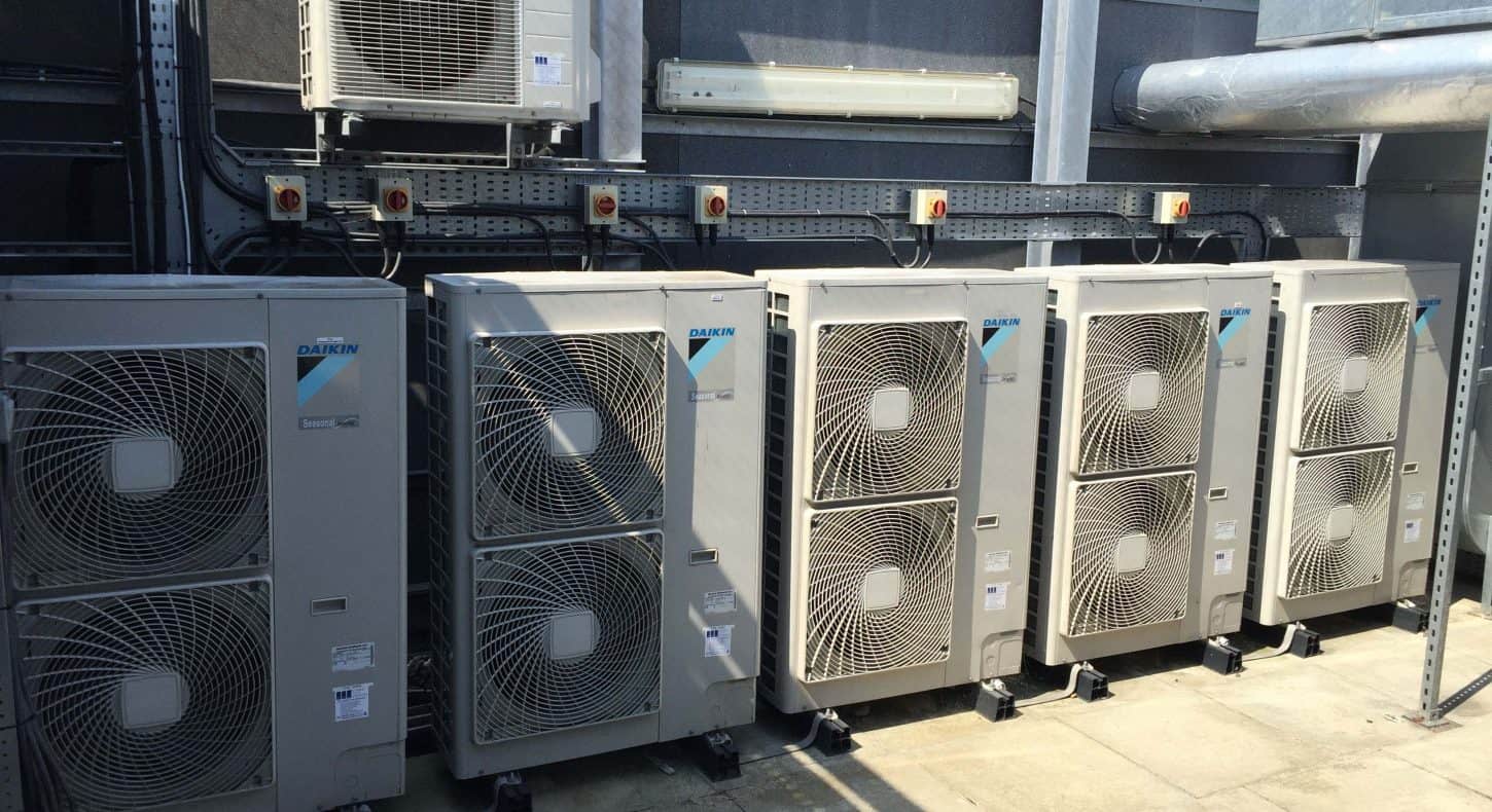 Air conditioning unit installation - School rooftop