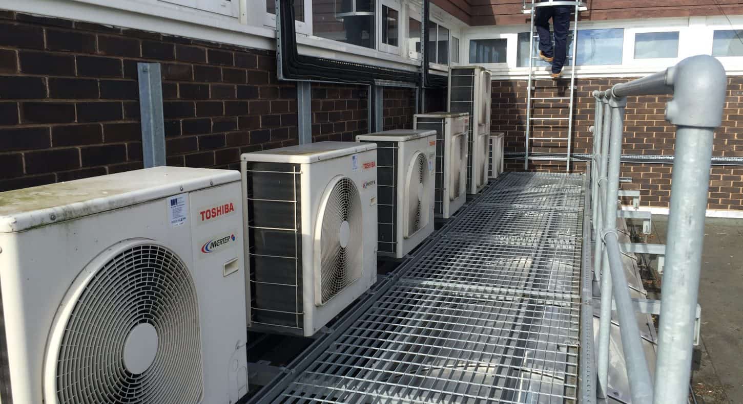 Rooftop airconditioning maintenance